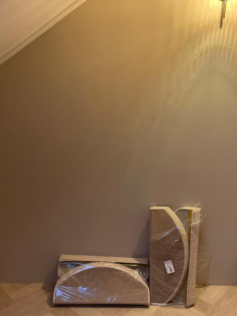 Nieuwe halvemaanvormige trapmatten, beige, Ophalen, Beige, Nieuw, 50 tot 100 cm