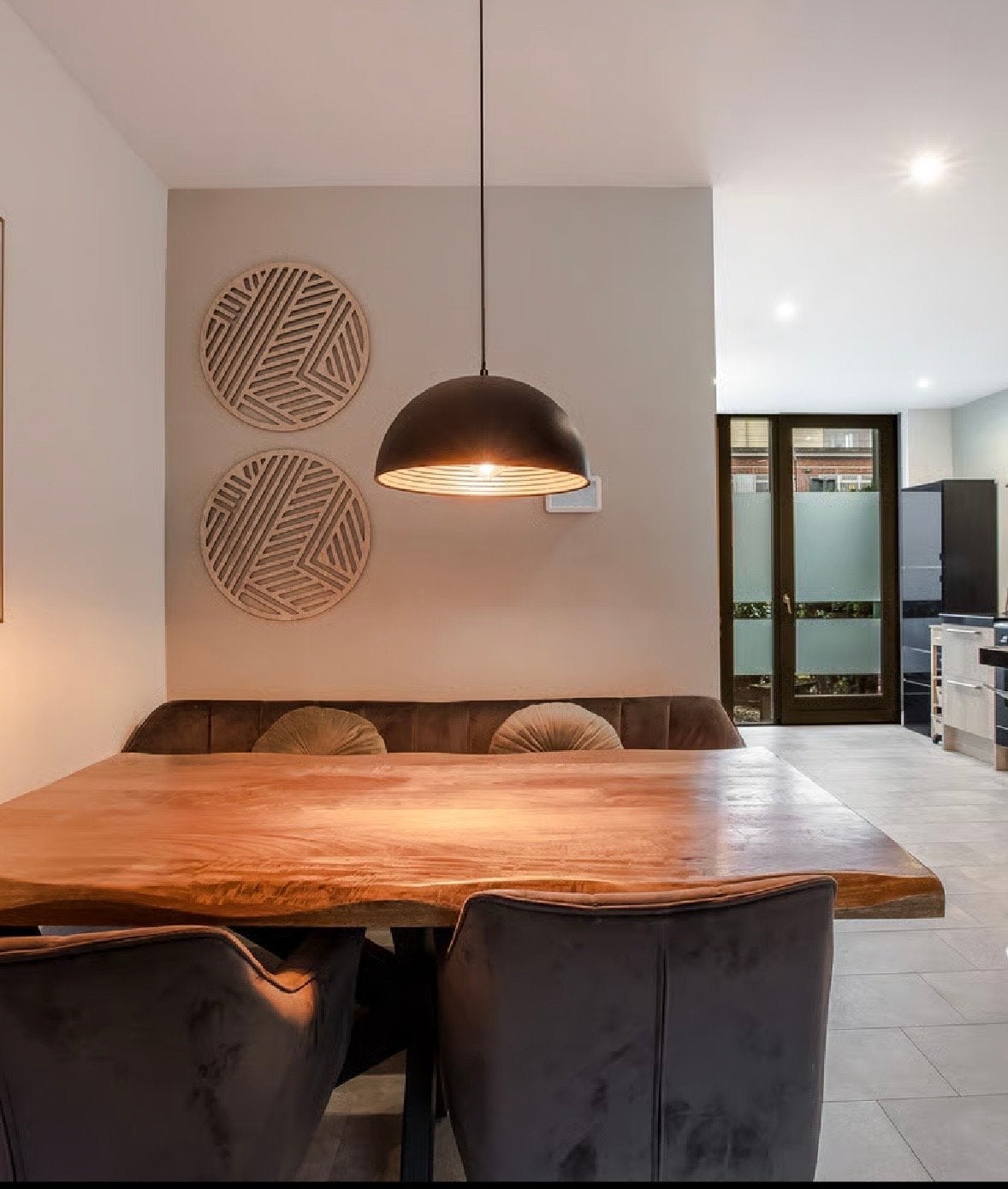 Moderne Zwarte Hanglamp - Perfect voor Eettafel of Keuken, Huis en Inrichting, Lampen | Hanglampen, Ophalen of Verzenden, Zo goed als nieuw