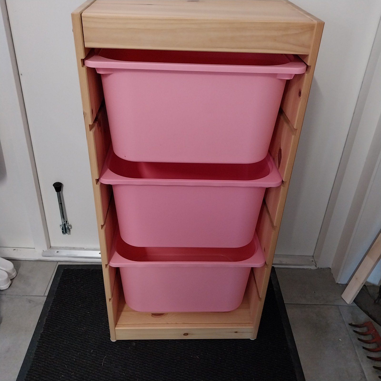 IKEA Trofast kast met roze bakken, Ophalen, Gebruikt, Minder dan 50 cm, 90 tot 105 cm