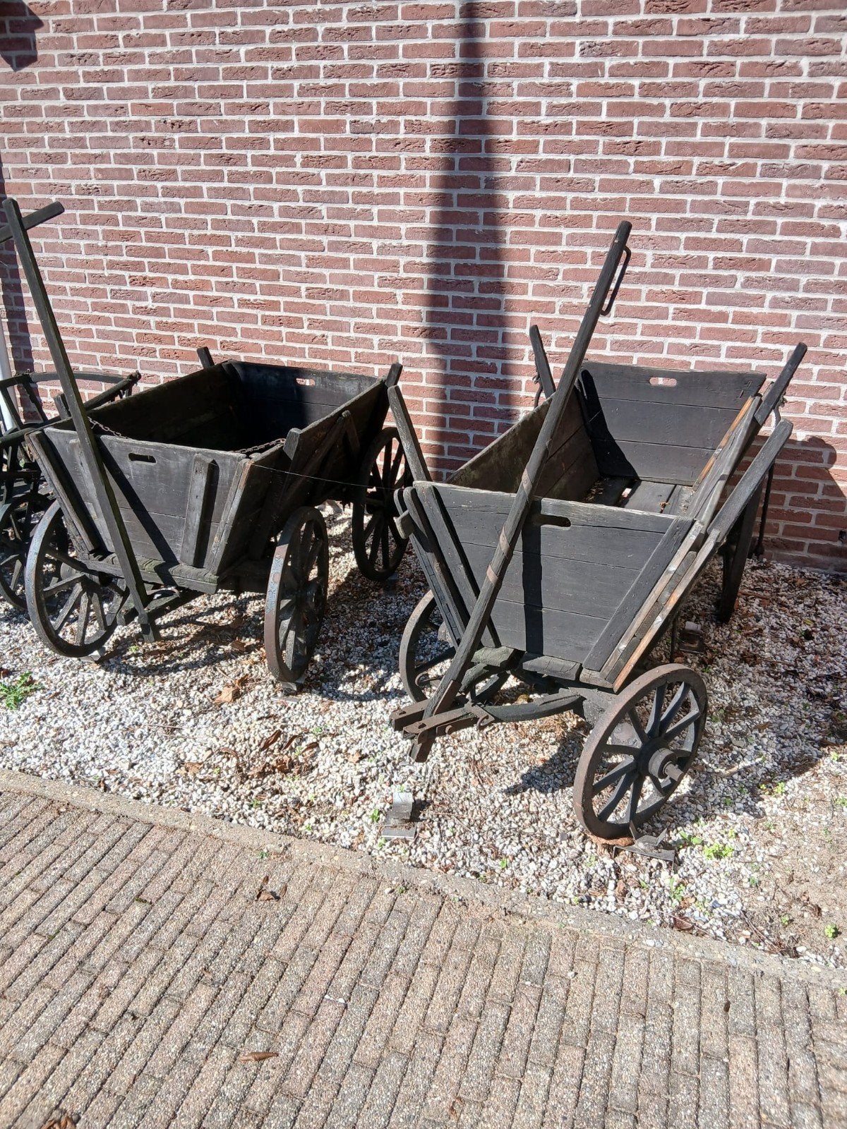 antieke handkarren, Ophalen