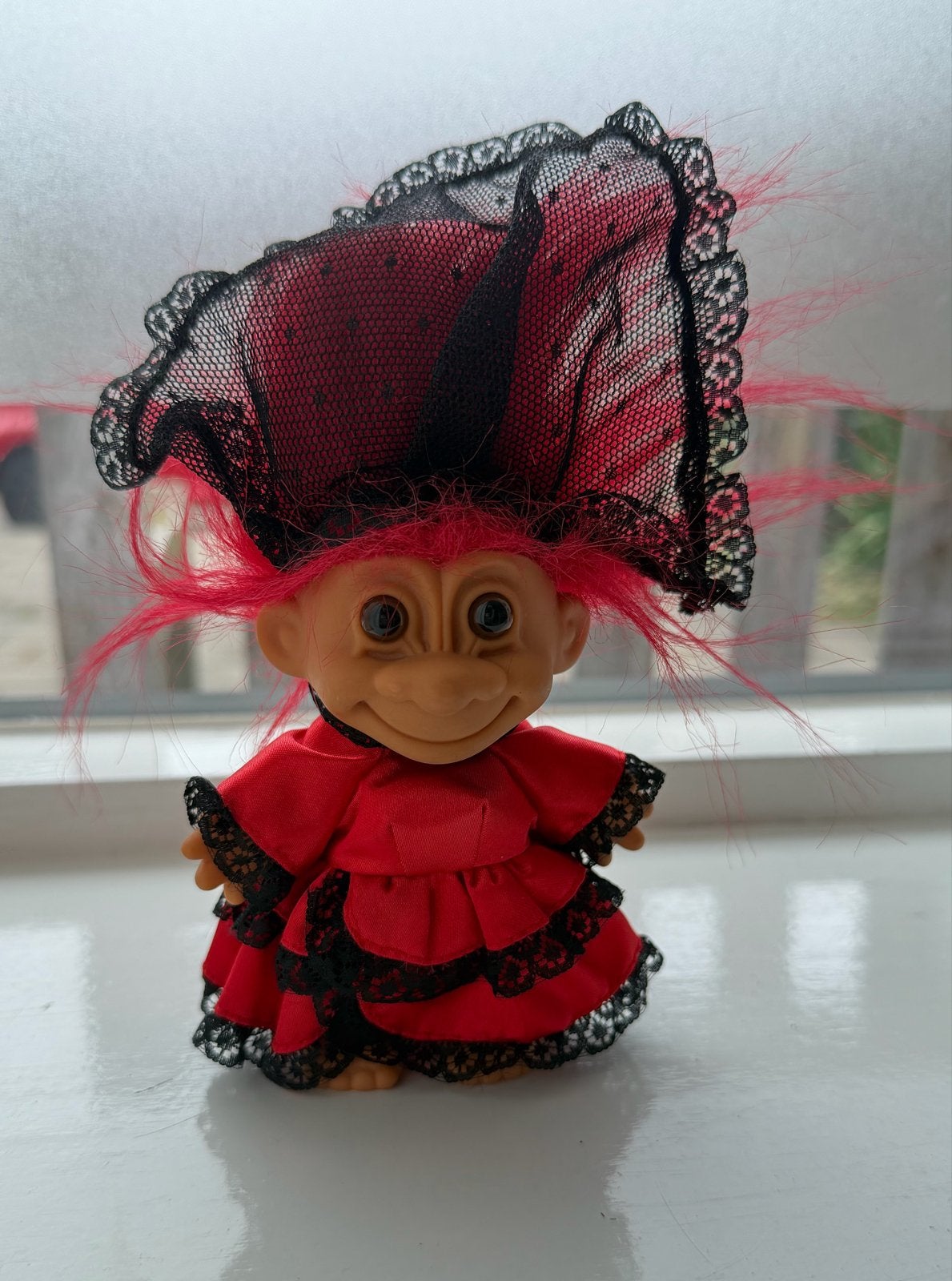 Russ Troll Pop met rood haar en Spaanse jurk, Verzamelen, Ophalen of Verzenden, Zo goed als nieuw