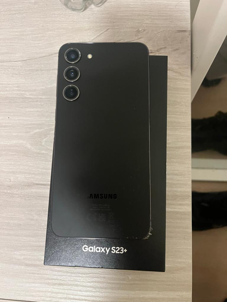 Samsung Galaxy S23+ 256GB - Krasvrij met accessoires, Zwart, Touchscreen, Ophalen of Verzenden, Zo goed als nieuw