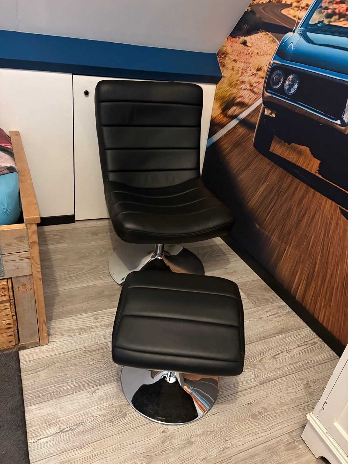 Comfortabele zwarte fauteuil met voetenbank, Ophalen, Gebruikt, Zwart, Leer