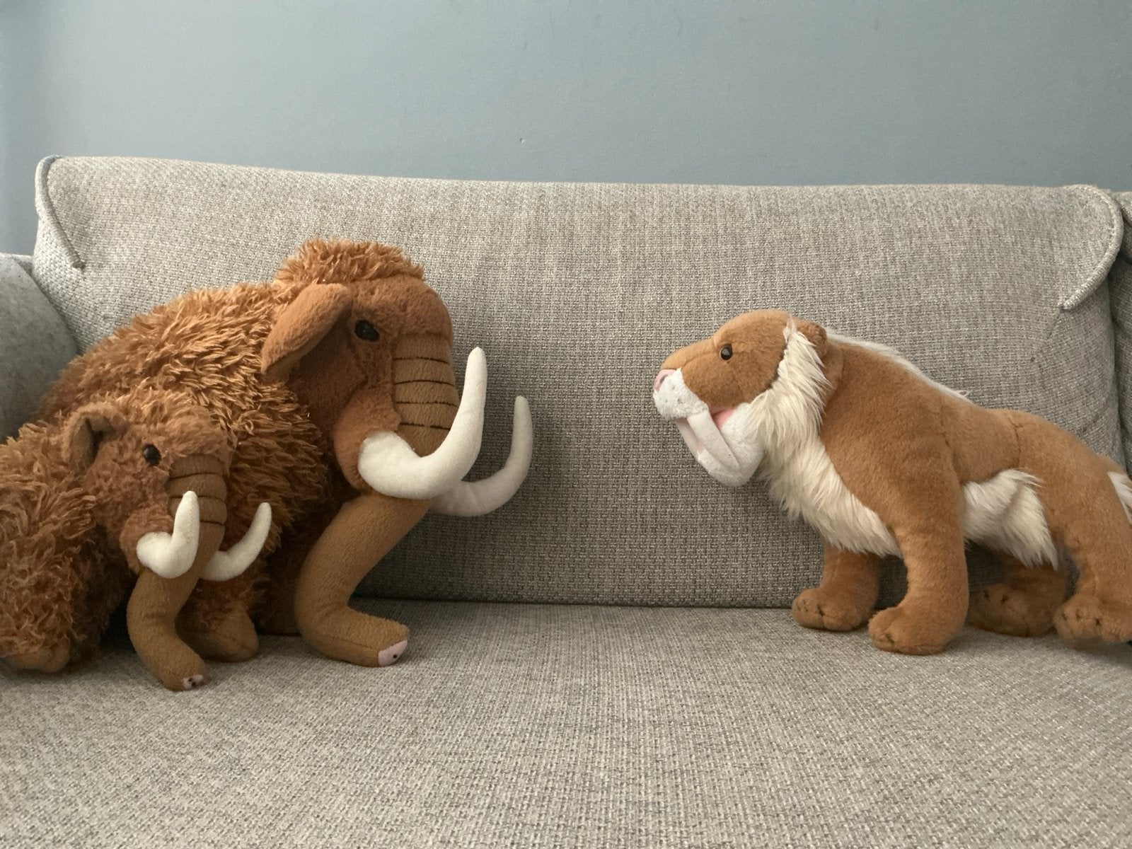 Diverse knuffels: mammoeten, sabeltandtijger, honden, apen, Gebruikt, Overige merken, Disney, Klein (minder dan 20 cm)