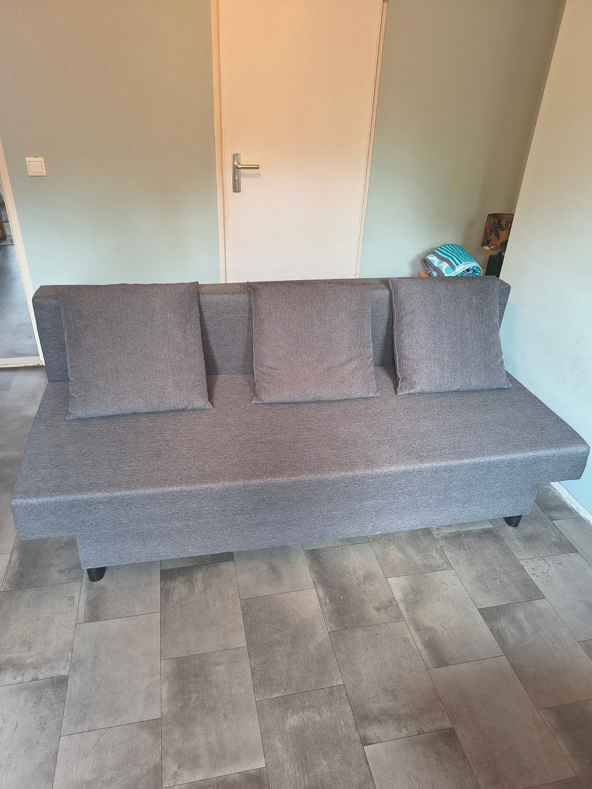 Foto 4 van Mooi grijs slaapbank met opbergruimte