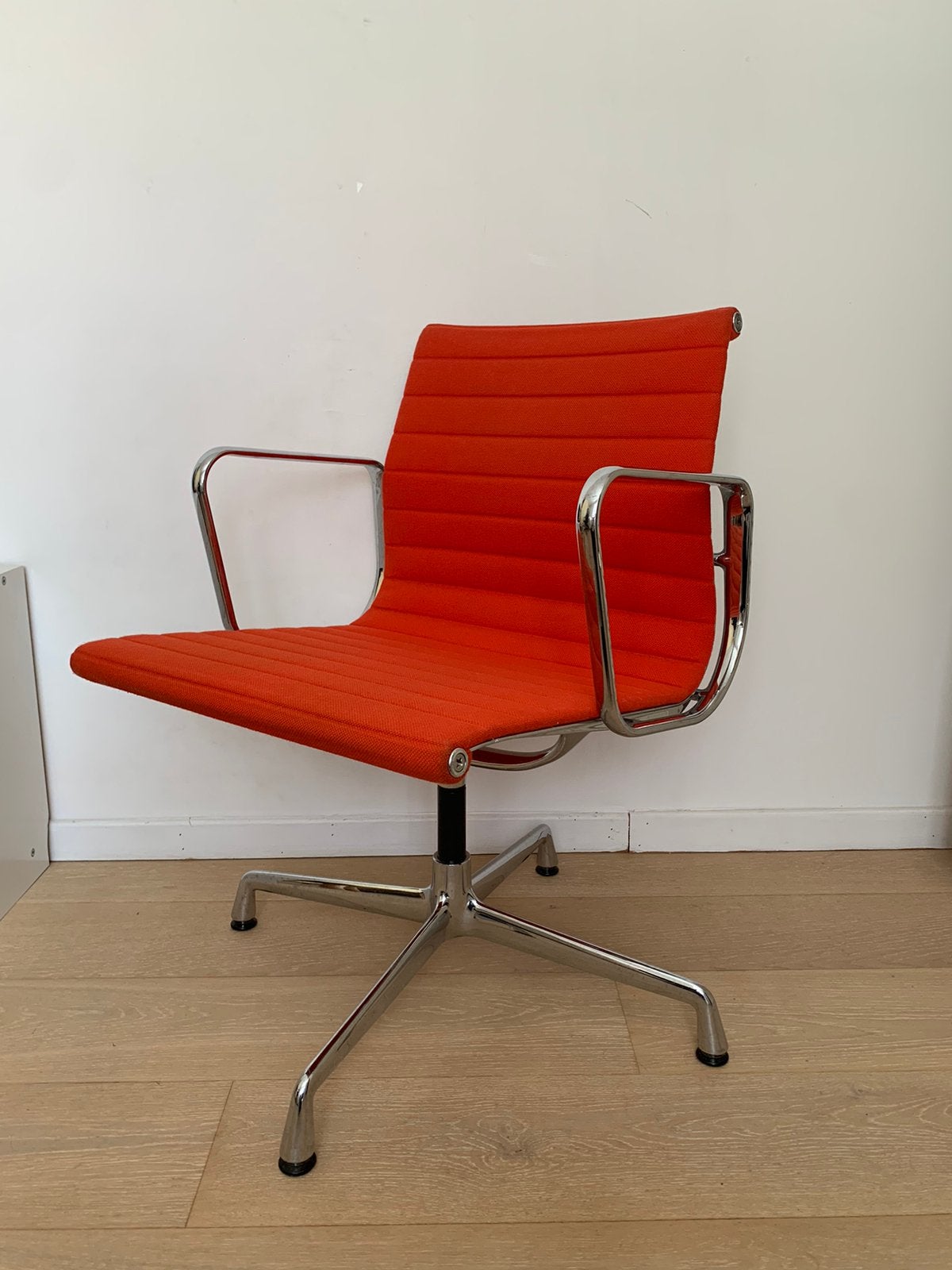 Eames EA 107 stoel (6 beschikbaar), Ophalen, Zo goed als nieuw