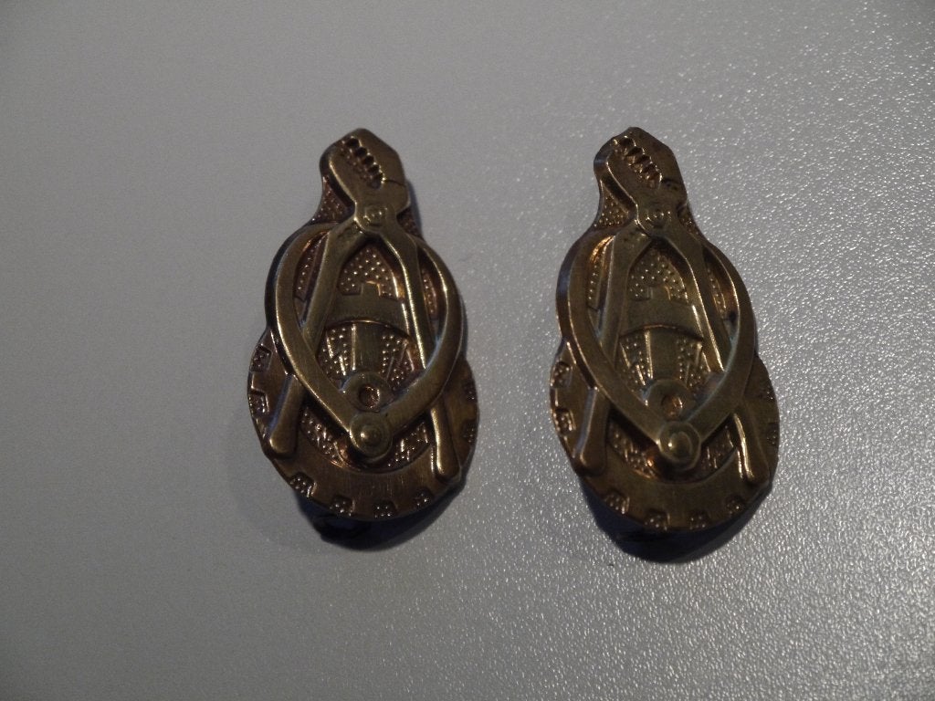 Schouderemblemen Technische Dienst, Ophalen of Verzenden, Landmacht, Nederland, Embleem of Badge