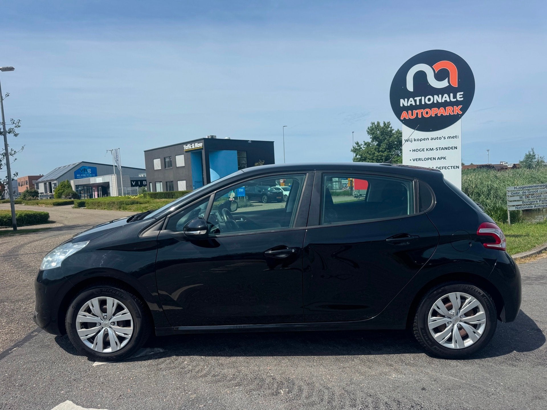Peugeot 208 | 2014 | 1.2 VTi Envy | Export en Handel, Auto's, Peugeot, Voorwielaandrijving, Euro 5, Gebruikt, 31 €/maand