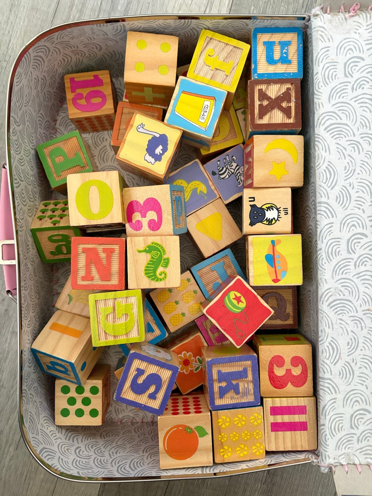 Houten blokken met letters, cijfers en figuren, Ophalen of Verzenden, Gebruikt, Overige typen