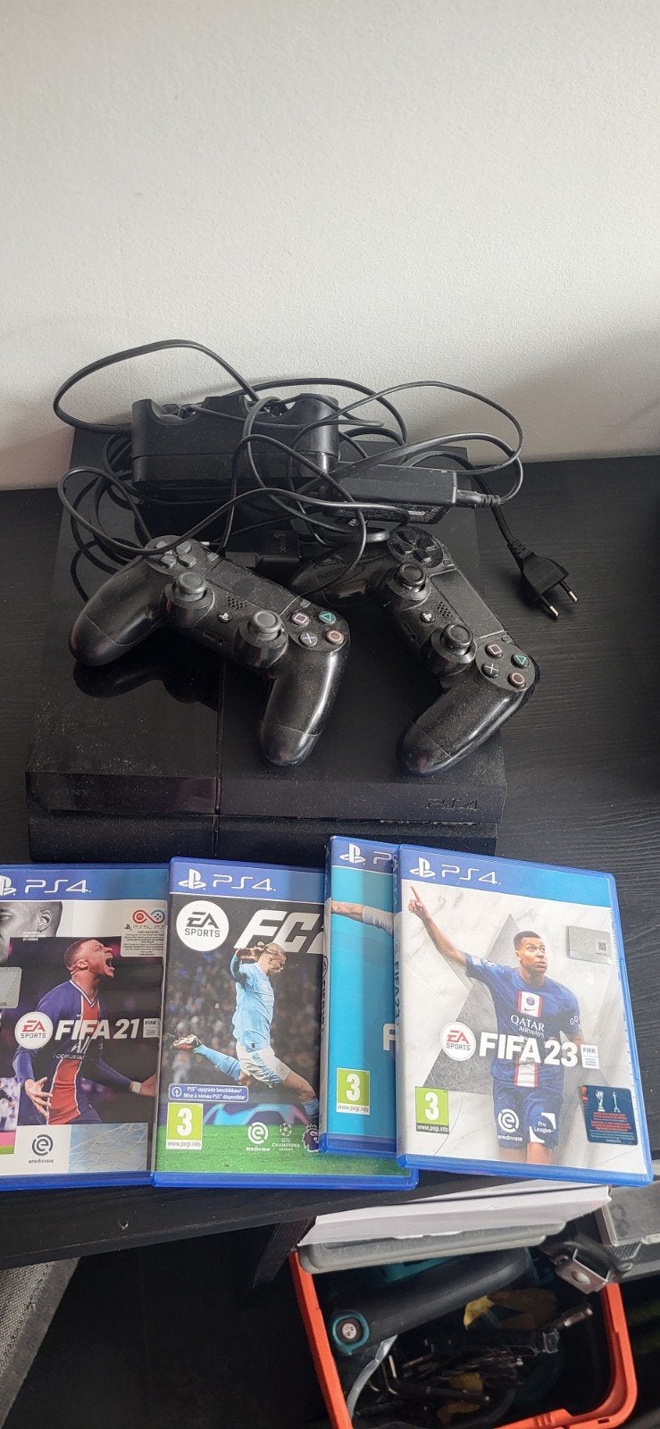 PlayStation 4 met 2 controllers en FIFA games, Ophalen, Met 2 controllers, Original, Gebruikt