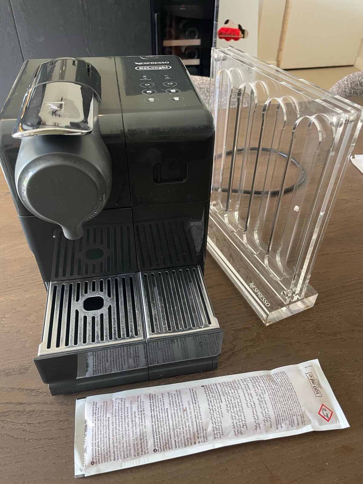 Nespresso De’Longhi Lattissima Touch + capsulehouder, Gebruikt, Espresso apparaat, Ophalen of Verzenden, 1 kopje