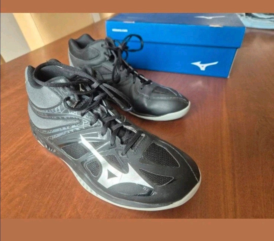 Mizuno Thunder Blade Mid 2 korfbal hockey schoenen  42/43, Ophalen of Verzenden, Gebruikt, Hardloopschoenen, Overige merken