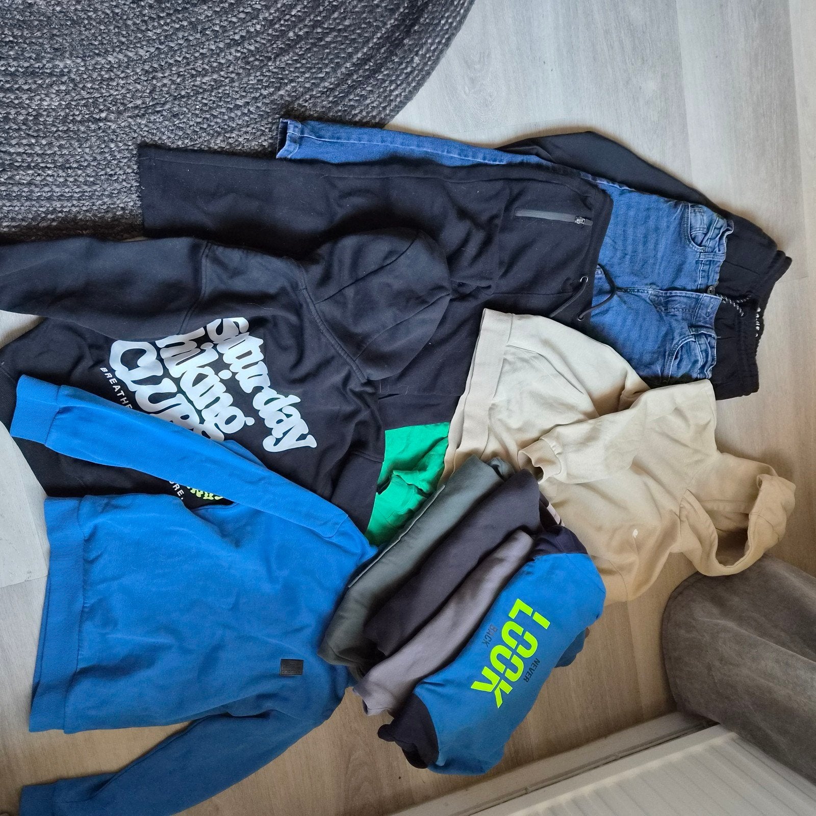 Kledingpakket jongen 134/140: Hoodies, Truien, Broeken, Trui of Vest, Ophalen of Verzenden, Zo goed als nieuw, Jongen