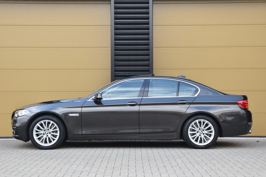 BMW 5 Serie 528xi Luxury Edition * Softclose * Trekhaak * Ro, Auto's, BMW, Automaat, 15 km/l, Gebruikt, Bedrijf