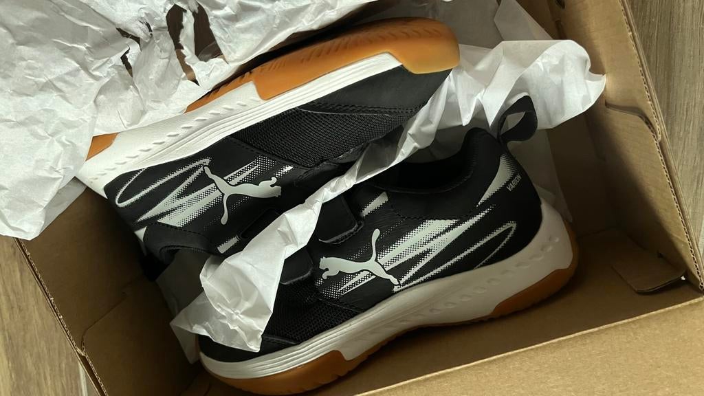 Puma Varion 2 II gymschoenen zwart 32 klittenband als nieuw, Kinderen en Baby's, Kinderkleding | Schoenen en Sokken, Ophalen of Verzenden