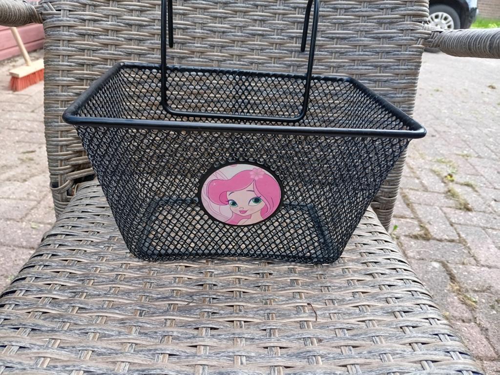 Leuk zwart meisjes fietsmandje met prinsesje, Ophalen, Gebruikt, Fietsmand, Stuurbevestiging