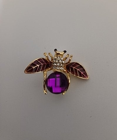 Goudkleurige broche vlieg paarse steen en vleugels, Verzenden, Nieuw, Paars, Overige materialen
