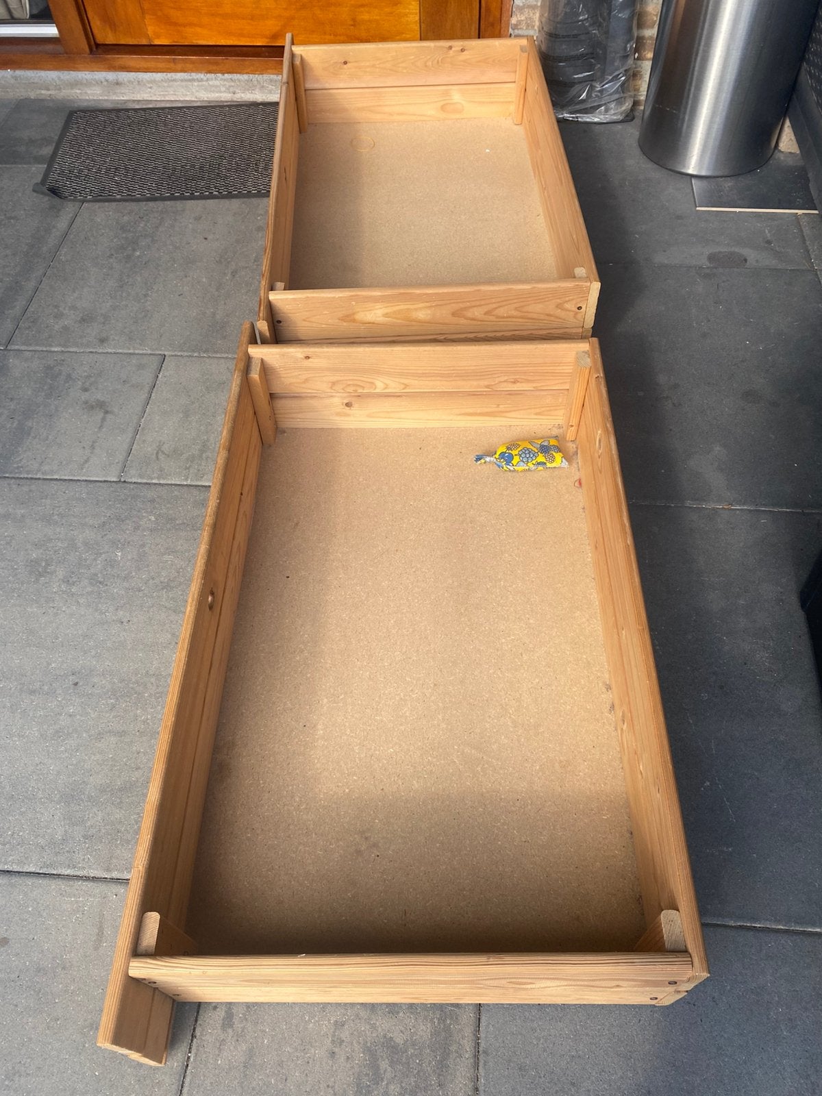 Twee houten bed laden op wieltjes, Ophalen, Gebruikt, Eenpersoons, Hout