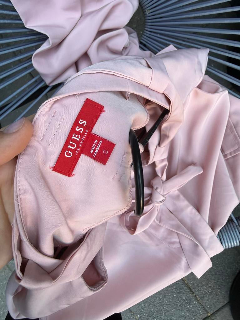 Guess roze broken, Ophalen of Verzenden, Zo goed als nieuw