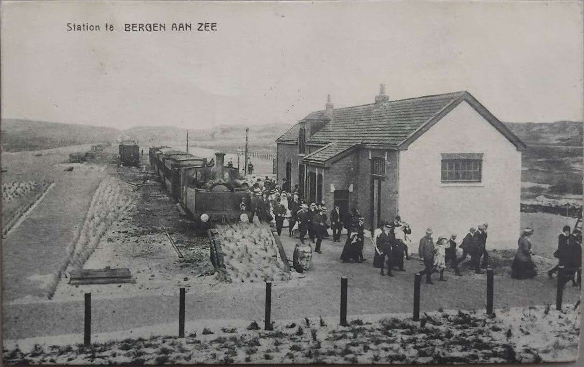 (1920) Station Bergen aan Zee met Stoomtram Bello, Ophalen of Verzenden, Voor 1920, Gelopen, Noord-Holland