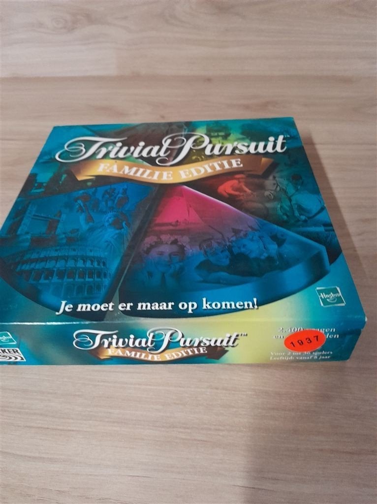 Trivial pursuit familie editie - s1937, Hobby en Vrije tijd, Gezelschapsspellen | Bordspellen, Verzenden, Zo goed als nieuw