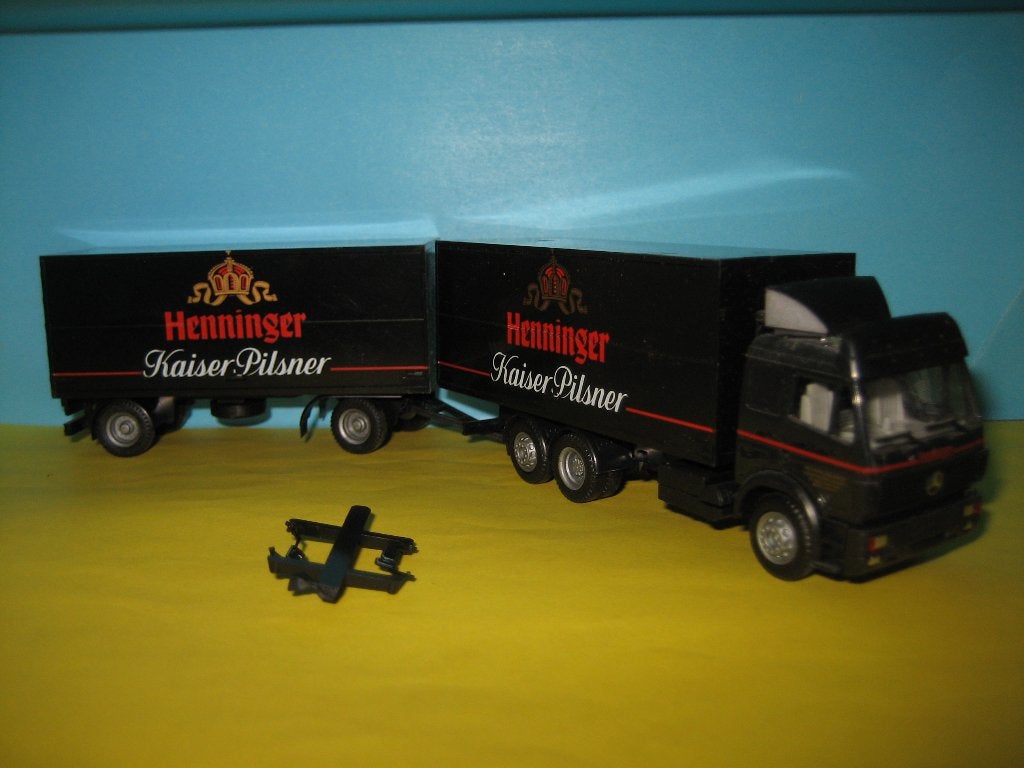 Herringer-Pils   MERCEDES combi  Herpa, Ophalen of Verzenden, Nieuw, Bus of Vrachtwagen, Herpa
