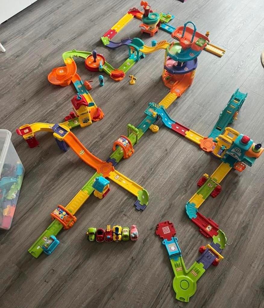 Veel VTech Toet Toet incl zelfrijdende trein, Kinderen en Baby's, Speelgoed | Speelgoedvoertuigen, Ophalen of Verzenden, Gebruikt