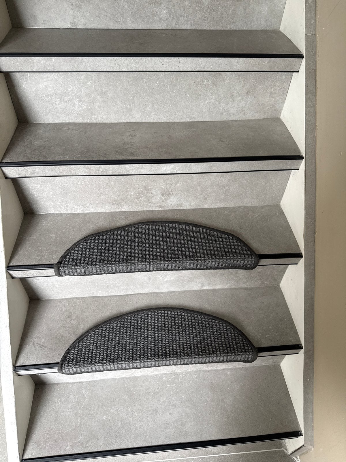 Set van 2 Antraciet Halvemaan Trapmatten, Huis en Inrichting, Minder dan 50 cm, Gebruikt, Ophalen of Verzenden, Grijs