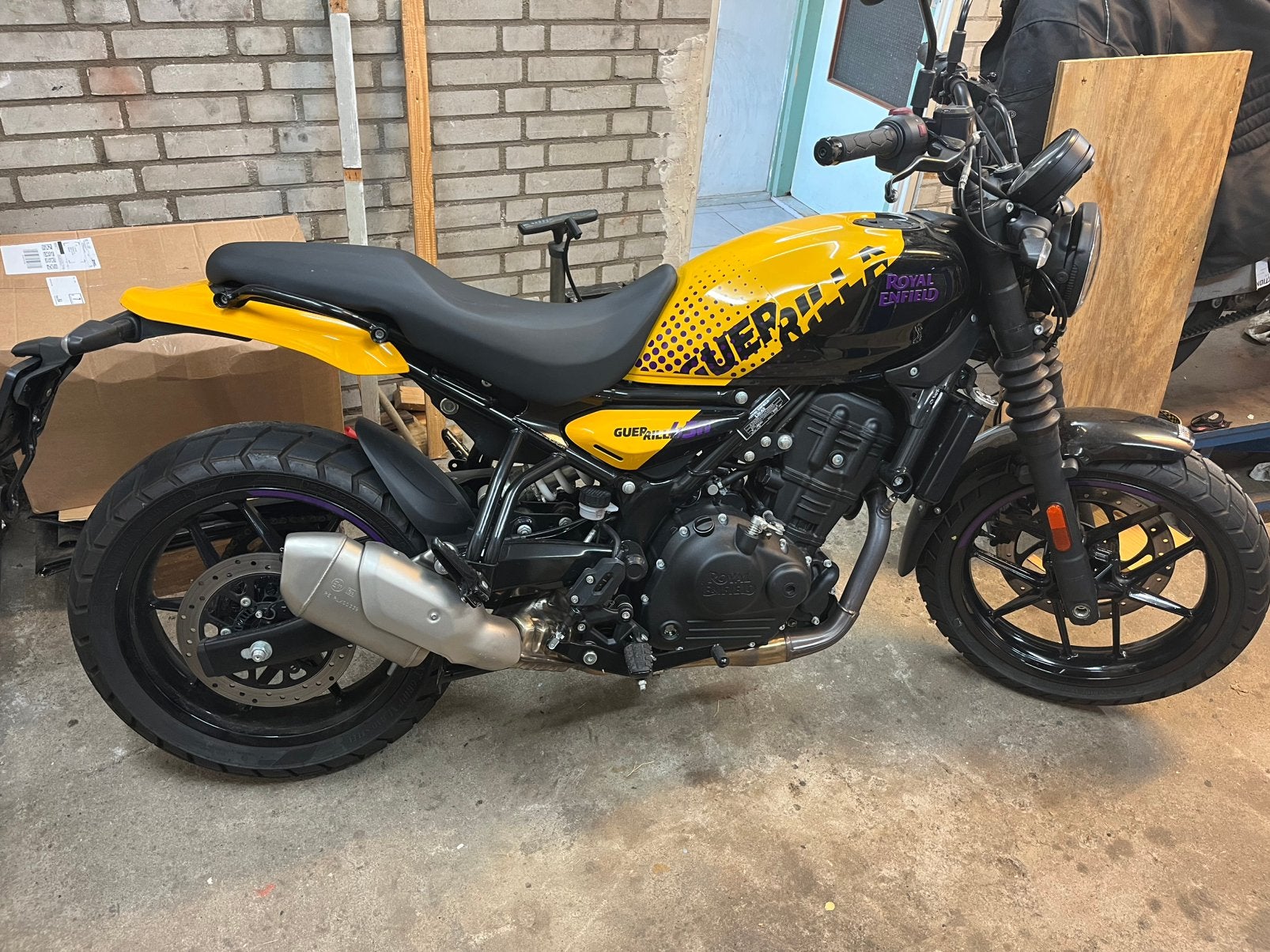 Royal Enfield Guerilla, Particulier, Toermotor, Minimaal motorrijbewijs A2, Handgeschakeld