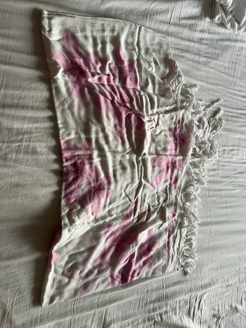 Omslagdoek wit rosé met franje 150 lang, Ophalen of Verzenden, Zo goed als nieuw