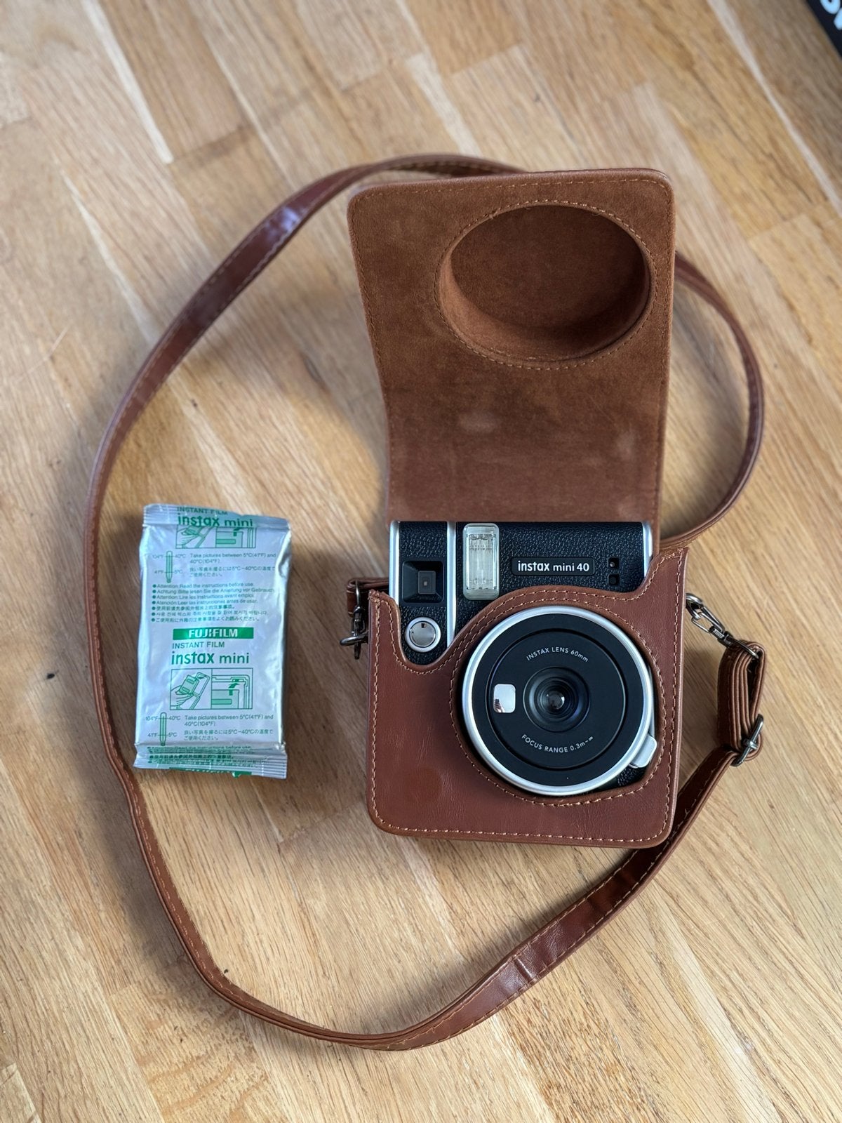 Fujifilm Instax Mini 40 Instant Camera met hoes en film, Ingebouwde flitser, Instant camera, Ophalen of Verzenden, Zo goed als nieuw
