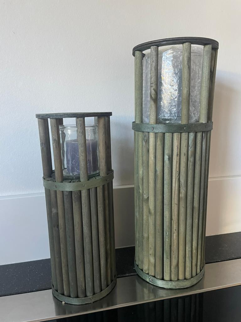 2 windlichten, nieuw!! op pilaar, bamboe , groen, Huis en Inrichting, Woonaccessoires | Kandelaars en Kaarsen, 50 tot 75 cm, Nieuw