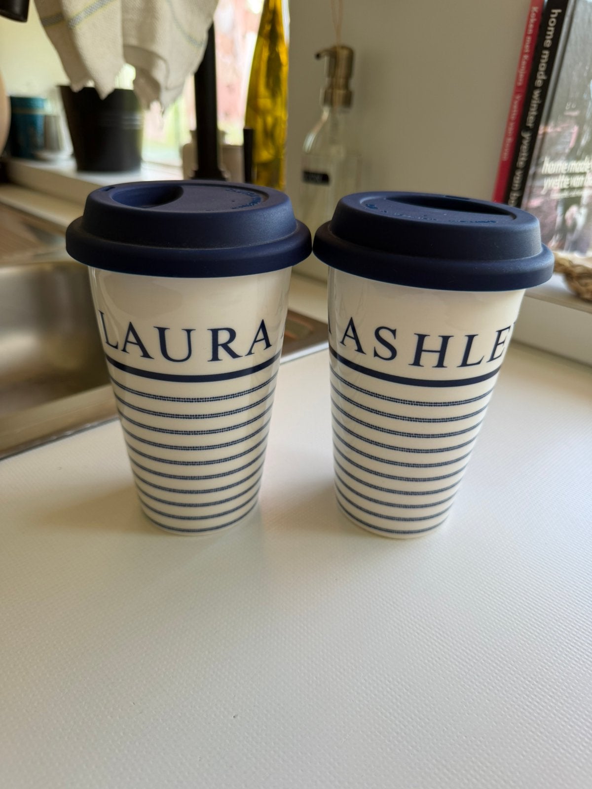 Koffie bekers met siliconen deksel “Laura Ashly”, Overige merken, Nieuw, Ophalen of Verzenden, Overige stijlen