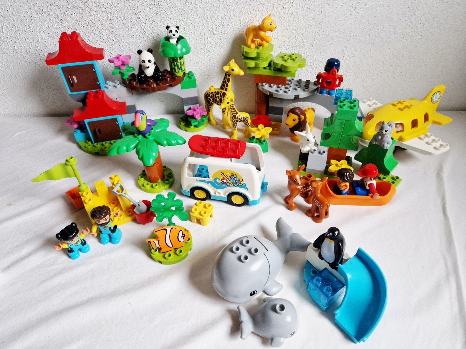 Duplo set 10907 Rond de wereld veel dieren, Kinderen en Baby's, Speelgoed | Duplo en Lego, Ophalen of Verzenden, Zo goed als nieuw