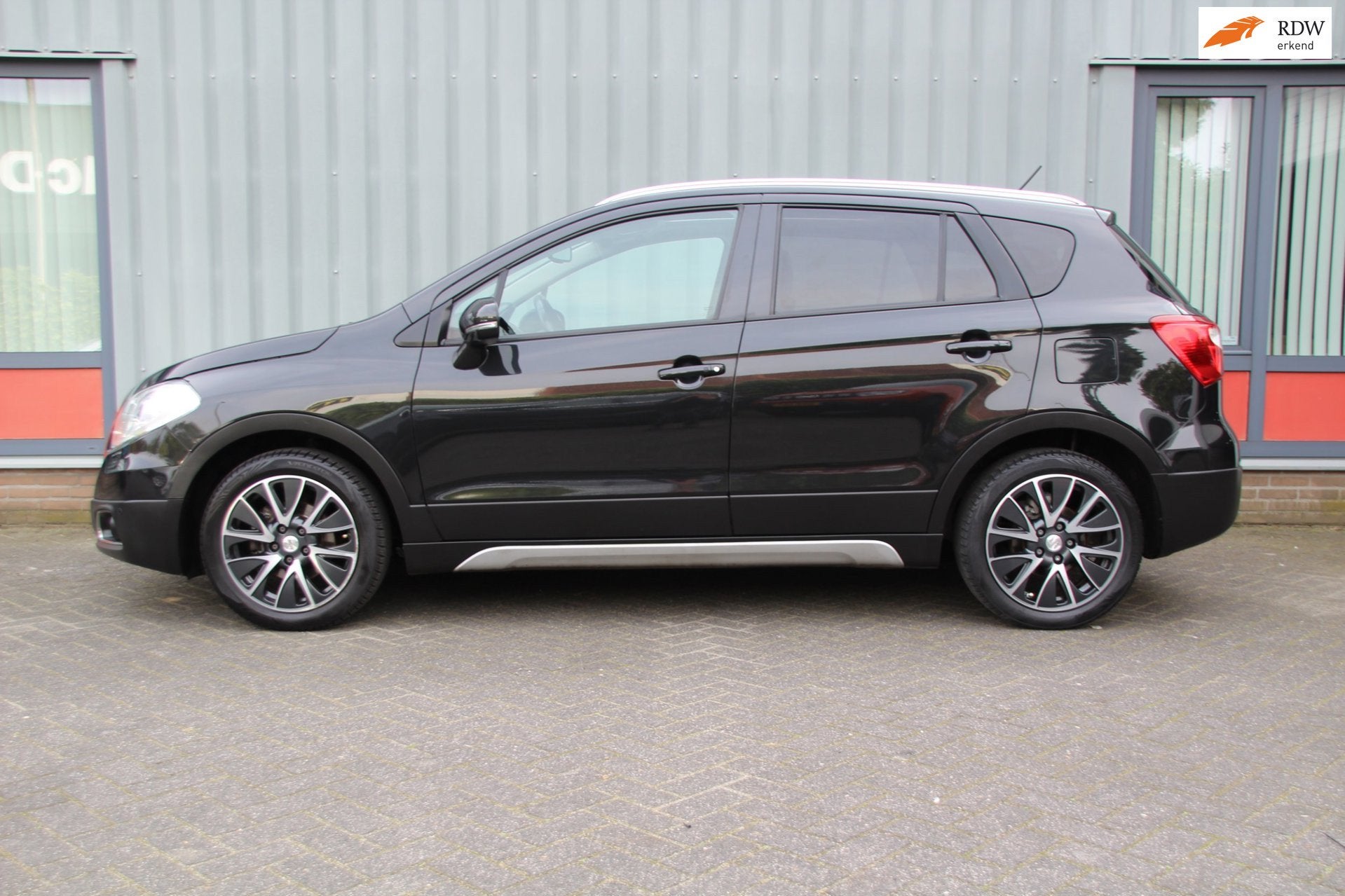 Suzuki SX4 S-Cross 1.6 High Executive Panorama dak / Afn tre, Voorwielaandrijving, Gebruikt, 4 cilinders, 400 kg