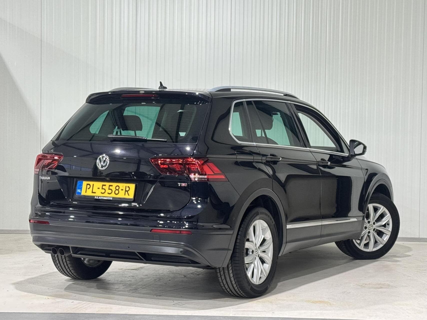 Volkswagen Tiguan 1.4 TSI ACT Highline|CAMERA|CARPLAY|, Auto's, Euro 6, 4 cilinders, Zwart, Origineel Nederlands