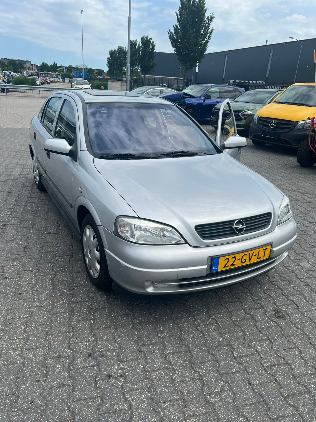 Opel Astra 1.6 8V 5D grijs dealer onderhouden 114.915 NAP, Voorwielaandrijving, Euro 5, 4 cilinders, Handgeschakeld