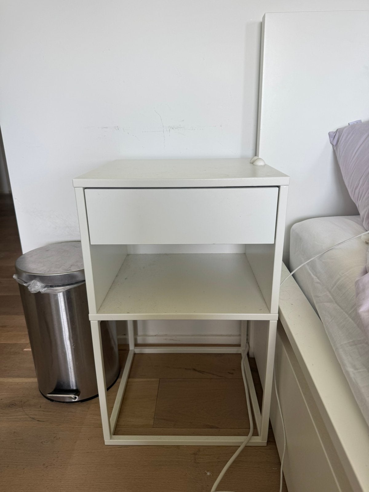 Ikea Vikhammer nachtkastje, Ophalen, Zo goed als nieuw, Minder dan 45 cm, 55 tot 70 cm