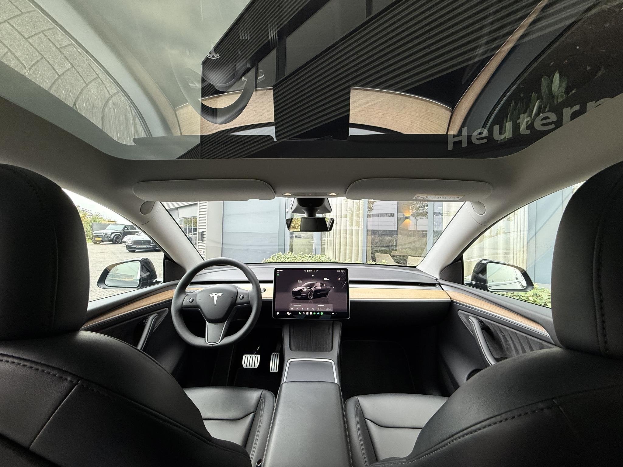 Foto 17 van Tesla Model Y Performance AWD/Pano/Autopilot