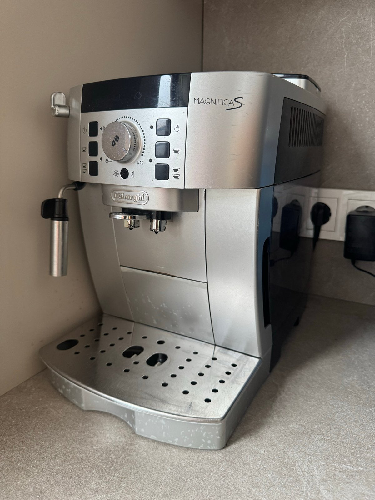DeLonghi Magnifica S koffiezetapparaat, Witgoed en Apparatuur, Ophalen, Afneembaar waterreservoir, Gebruikt, Koffiemachine