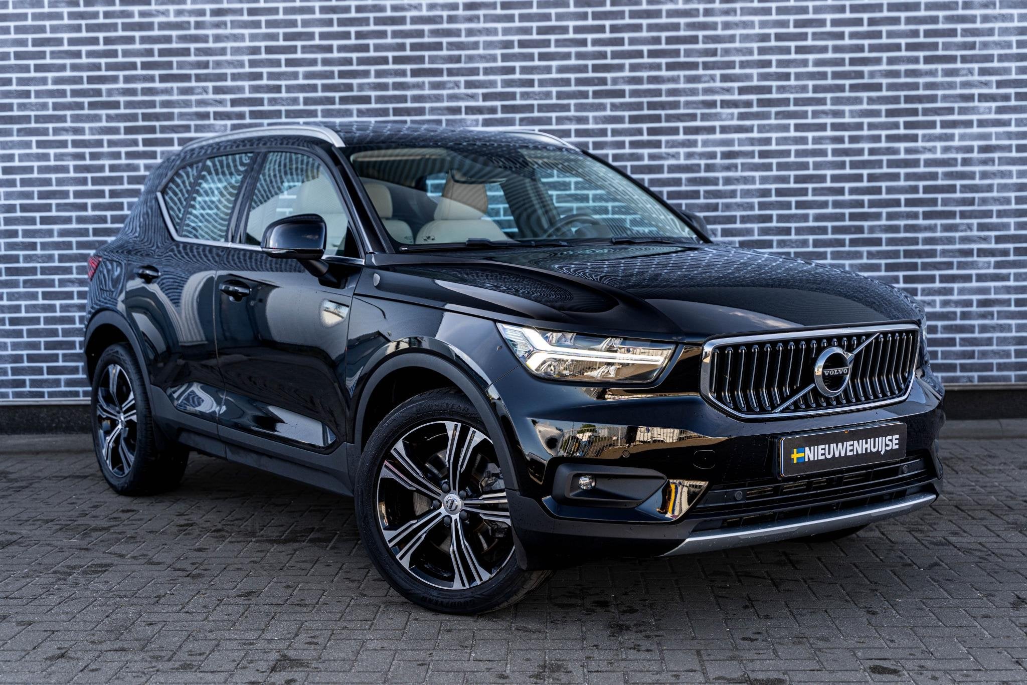 Volvo XC40 T5 Recharge R-Design | Navigatie | Stoel-/Stuurve, 12 maanden, Euro 6, Zwart, Hybride Elektrisch/Benzine