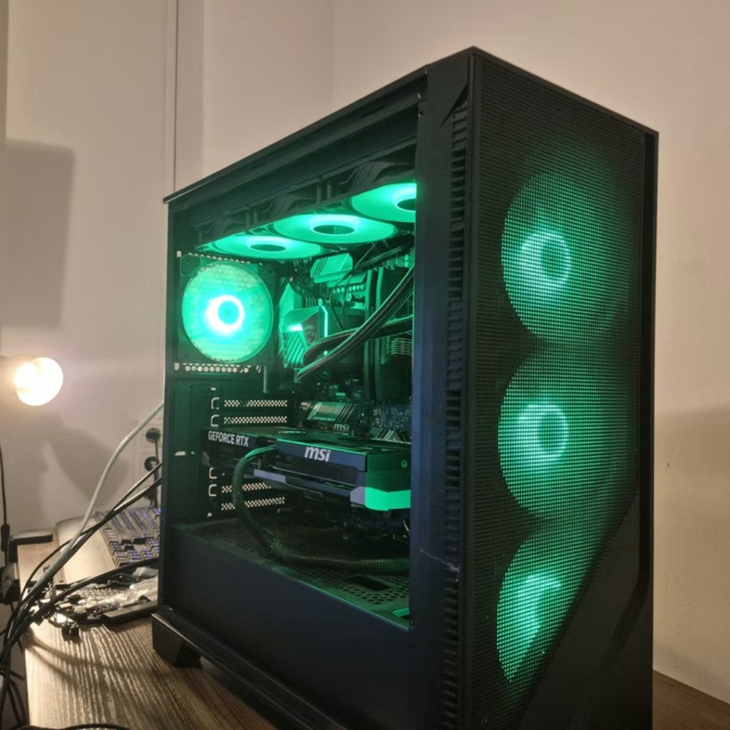 Gaming PC // RTX 5070 ti & AMD 7 9800X3D, Computers en Software, Desktop Pc's, 7604 HM, 32 GB, DTGParts.Business@gmail.com, Zelf gebouwde pc