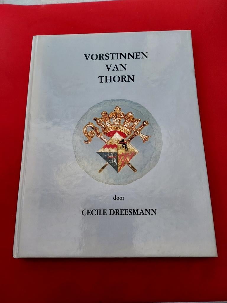 GESIGNEERD Vorstinnen van Thorn. Cecile Dreesmann, Ophalen of Verzenden, Gelezen