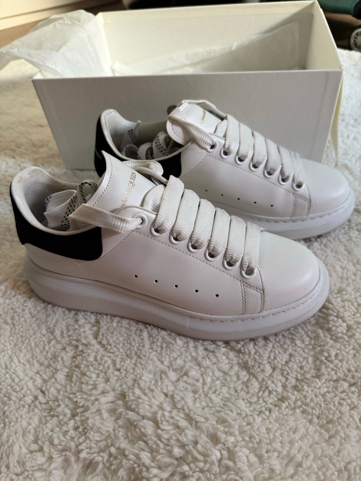 Alexander McQueen Sneakers - Maat 37 - Wit/Zwart, Kleding | Dames, Verzenden, Gedragen, Wit, Sneakers of Gympen