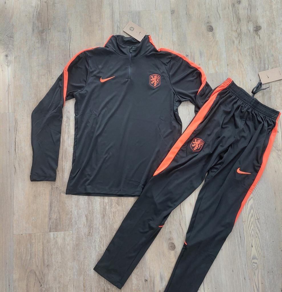 Nederland Strike kids Trainingspak 1/4-Zip WK 26 - Maat 164, Sport en Fitness, Voetbal, Maat XS of kleiner, Ophalen of Verzenden