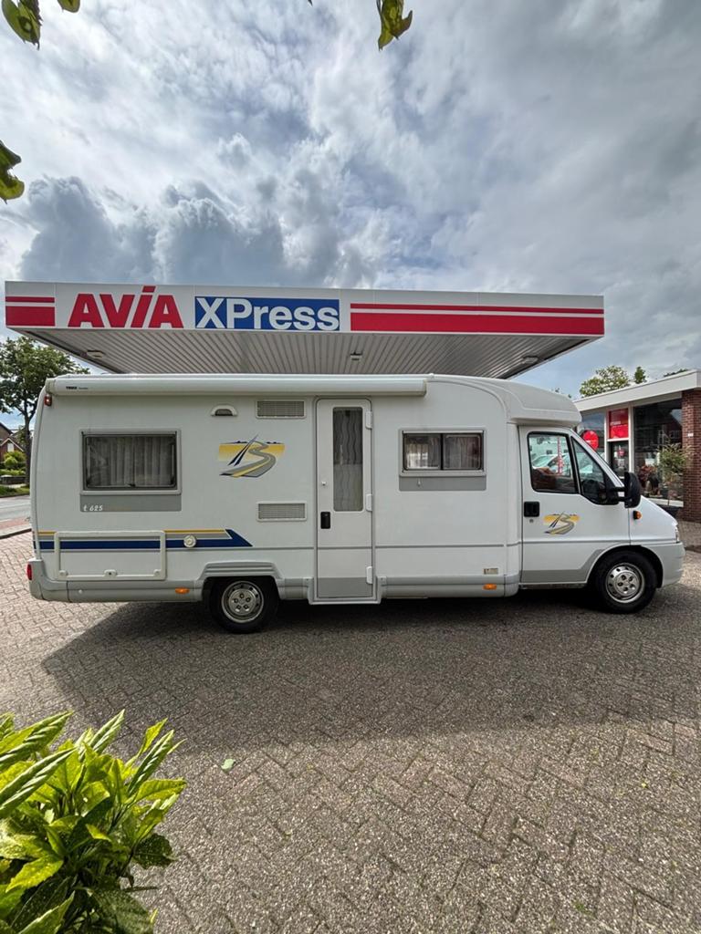 Burstner T625 met 66738 km en onderhoudsboekjes mooie staat, Caravans en Kamperen, Campers, Ringverwarming, Fiat, Airbags, Particulier