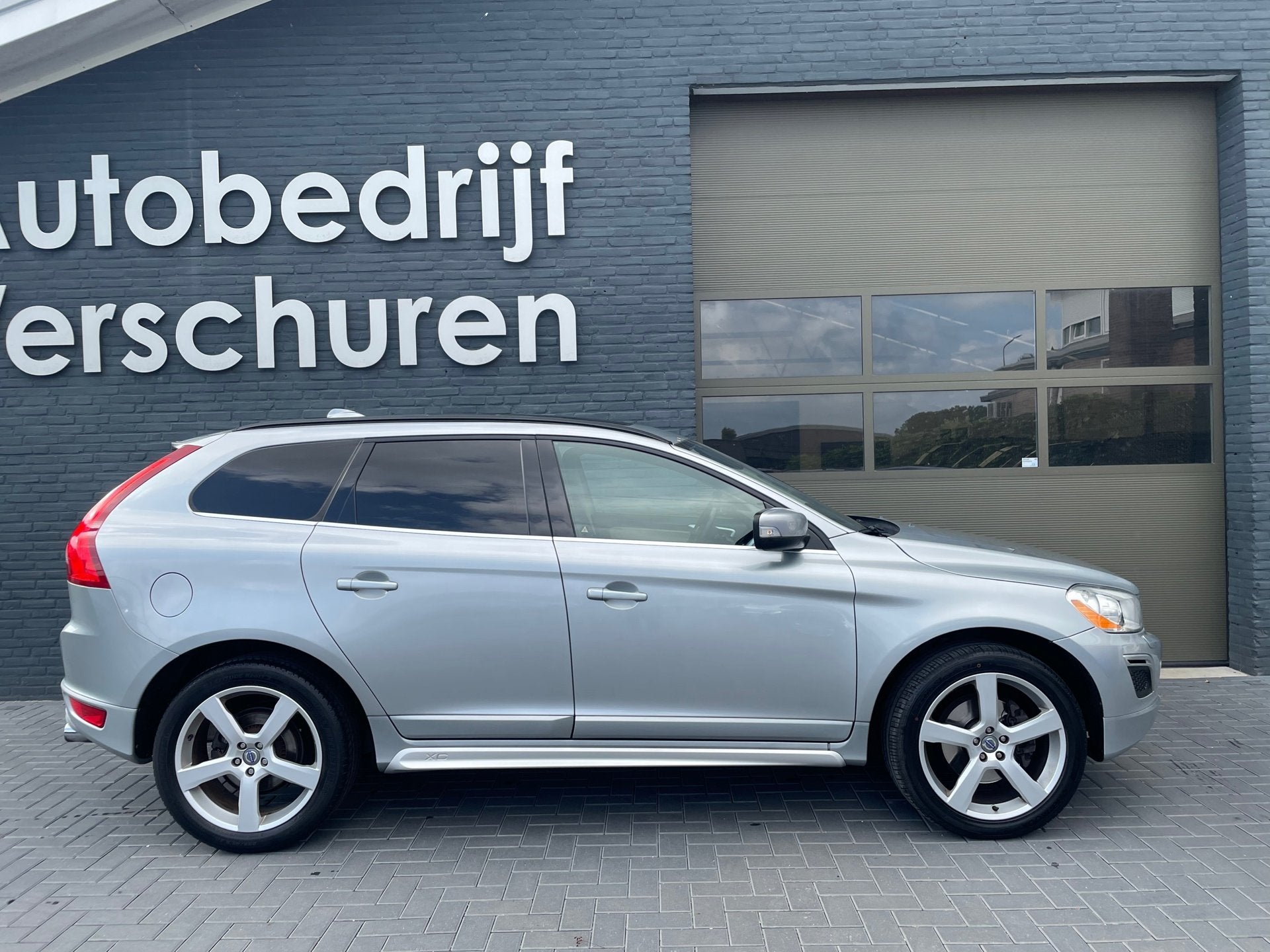 Volvo XC60 3.0 T6 AWD R-Design origineel Nederlander trekhaa, Auto's, Automaat, Euro 5, Gebruikt, 2000 kg