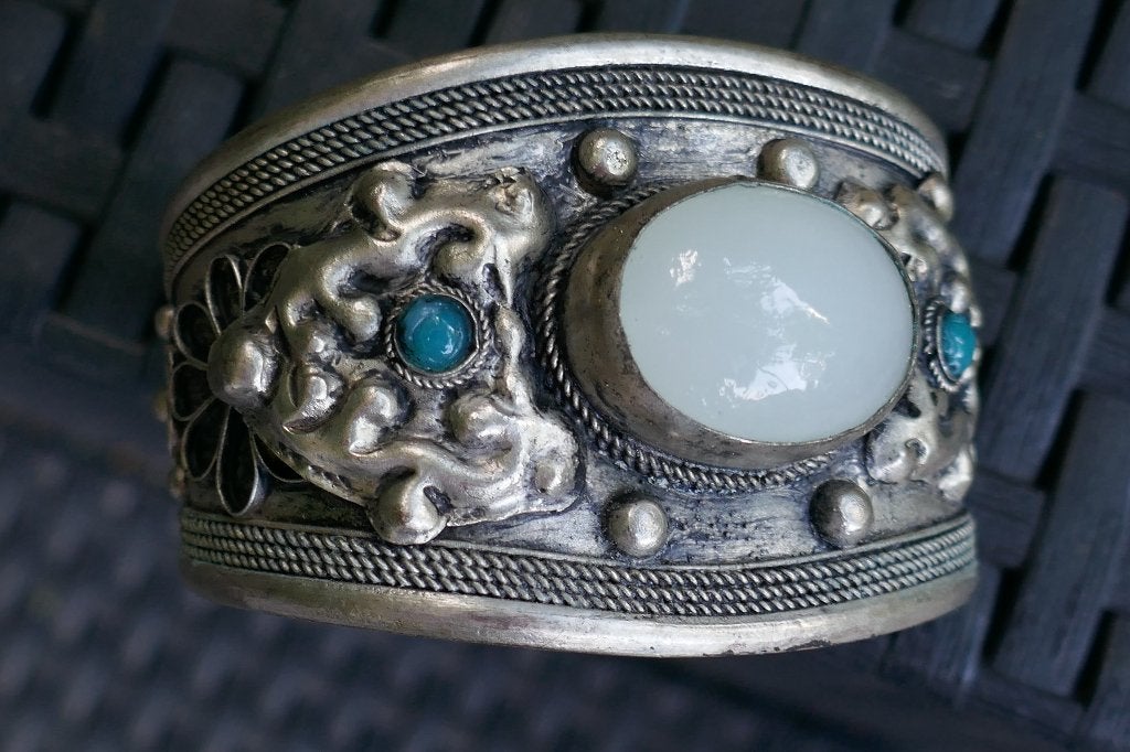 Tibetaanse brede armband met maansteen, Sieraden, Tassen en Uiterlijk, Overige materialen, Verzenden, Zo goed als nieuw, Met edelsteen