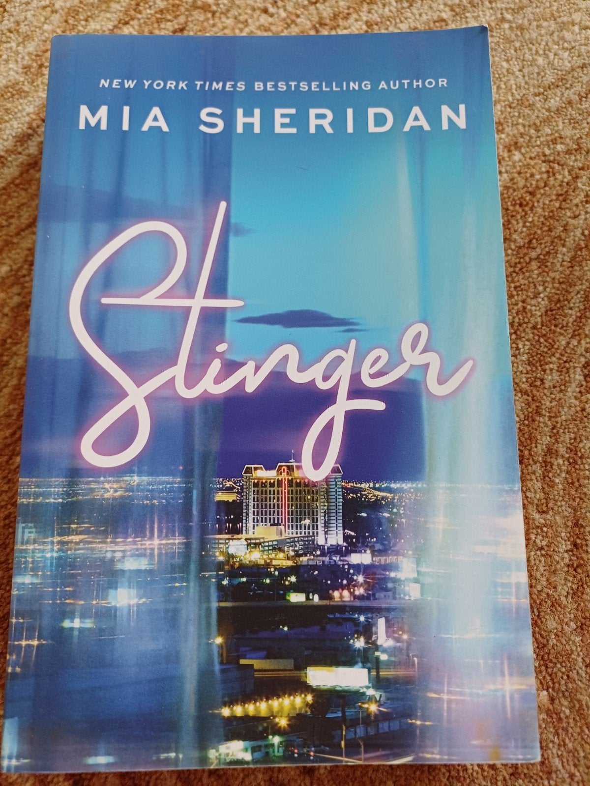 Stinger - Mia Sheridan (Engels), Ophalen of Verzenden, Zo goed als nieuw, Mia Sheridan, Amerika