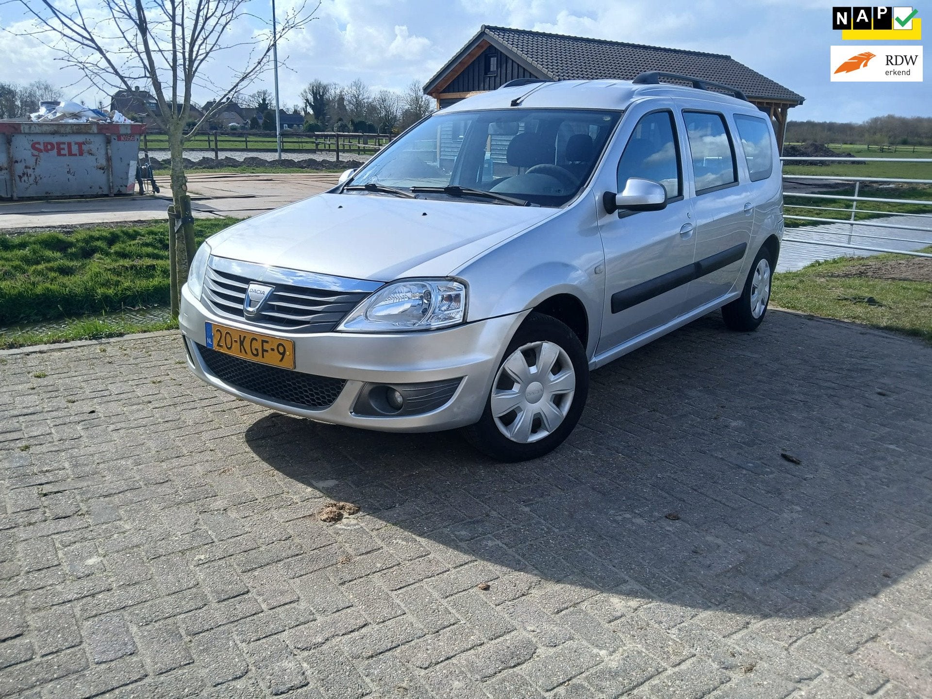 Dacia Logan MCV 1.6-16V Lauréate, Auto's, Dacia, Gebruikt, 635 kg, Origineel Nederlands, Bedrijf